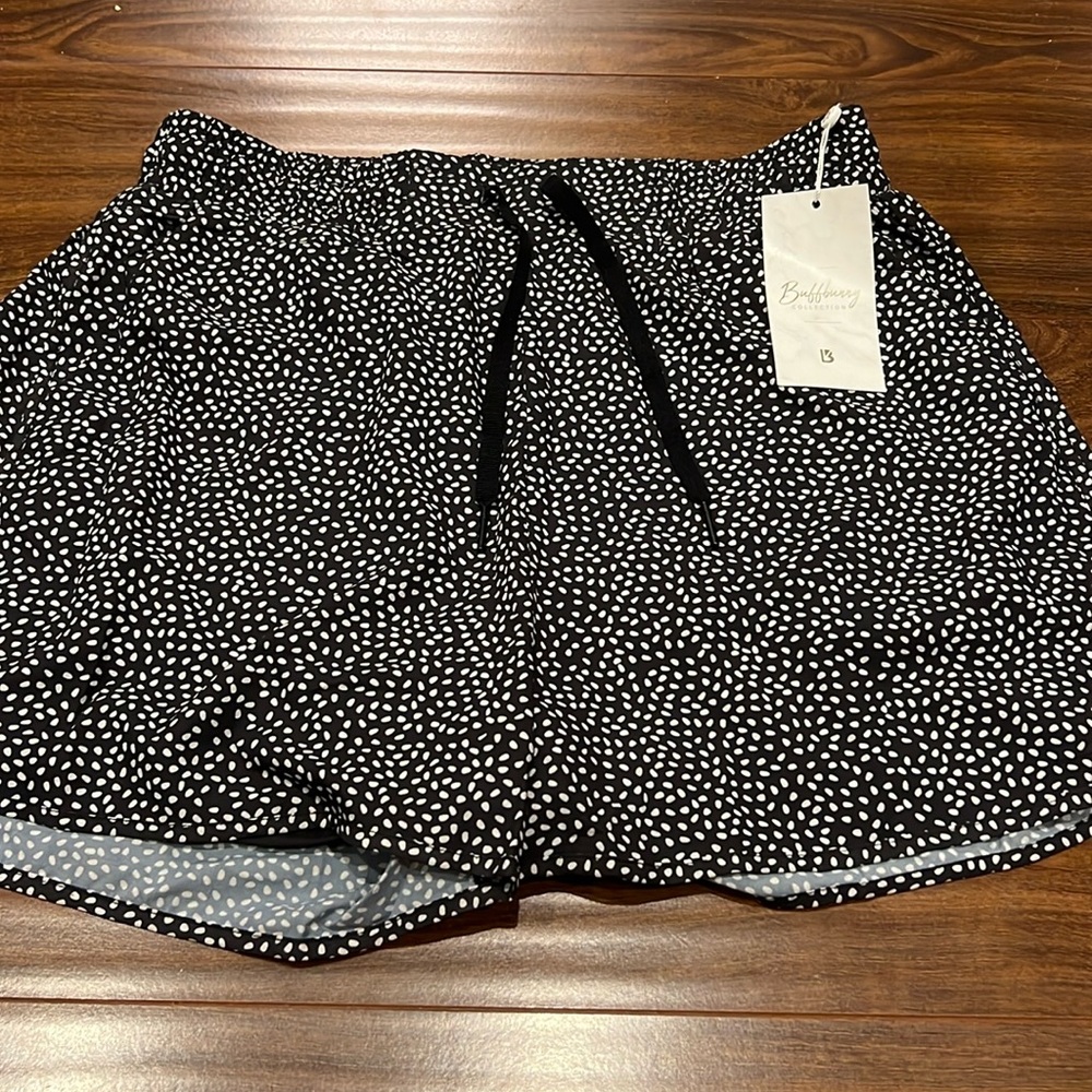 NWT BUFFBUNNY mini dot shorts M